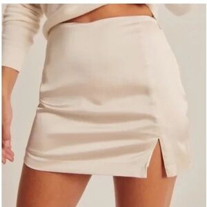 Abercrombie & Fitch cream silk skort